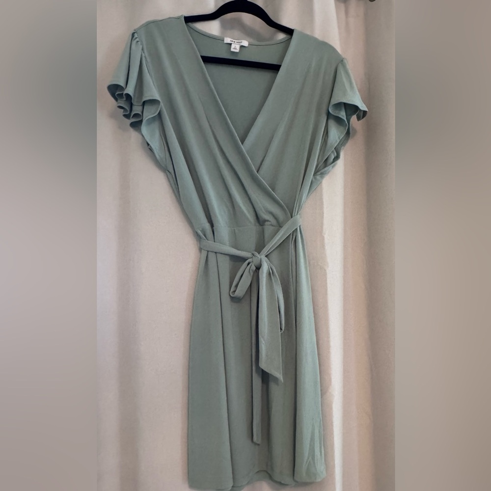 Elegant Nine West Green Wrap Dress